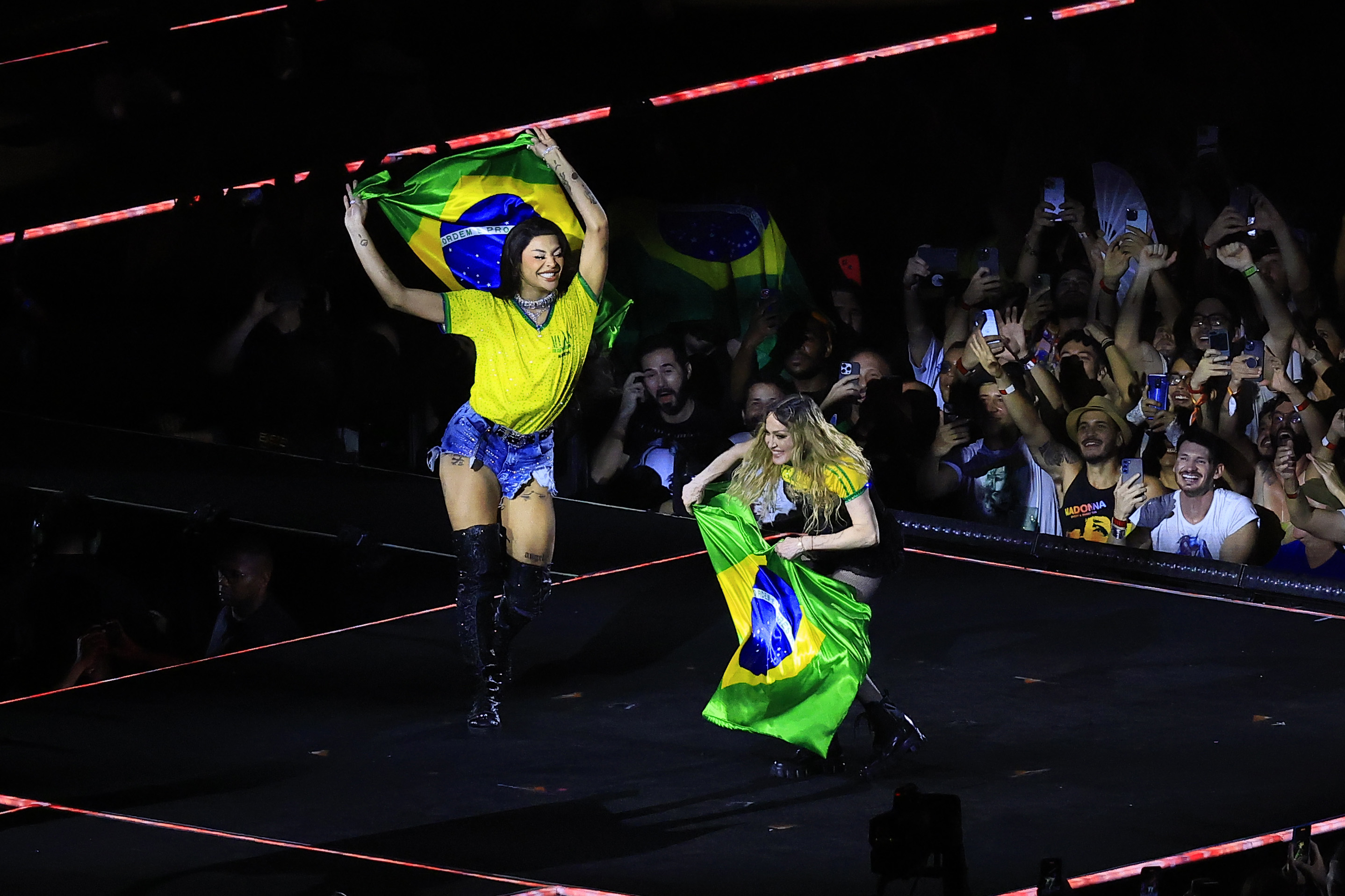 Madonna ringrazia i fan per il successo del concerto gratuito a Rio De Janeiro (e batte i Rolling Stones)