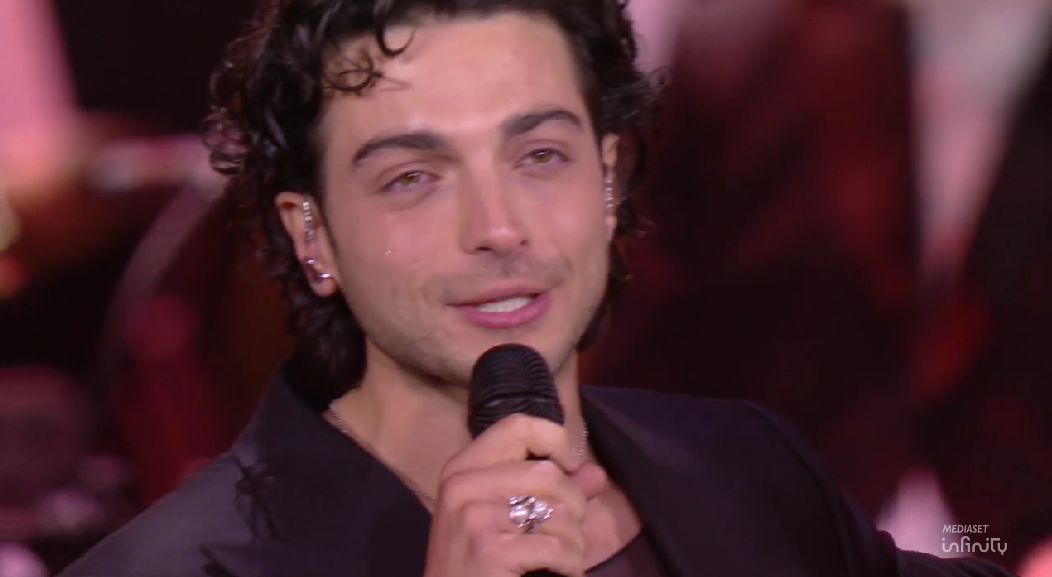 Gianluca Ginoble de Il Volo si commuove dopo aver cantato con Roberto Vecchioni (video)