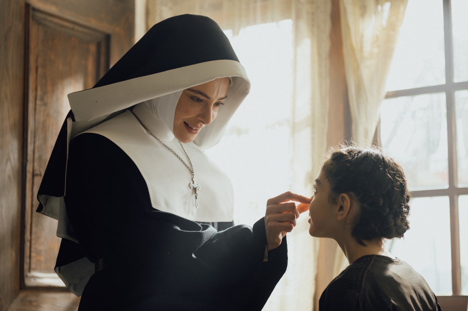 L’arte della gioia: trailer e clip della serie Sky Original di Valeria Golino al cinema in due parti