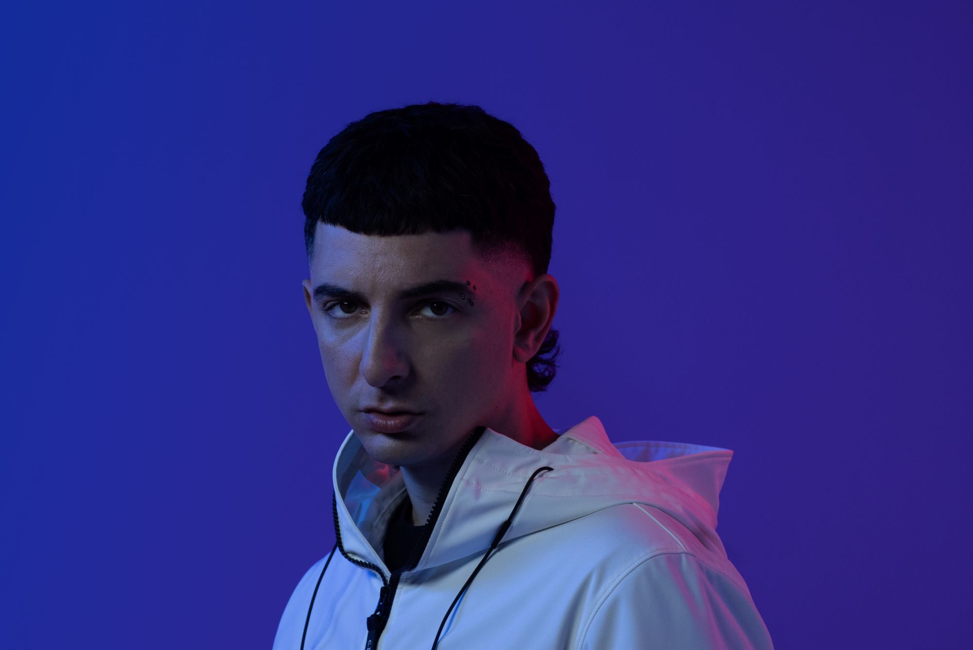 Bruce Wayne, Madman feat. thasup: testo e significato della canzone