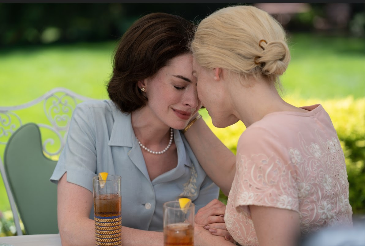 Mothers’ Instinct: nuovo trailer in italiano e featurette del thriller psicologico con Anne Hathaway e Jessica Chastain (Al cinema dal 9 maggio)