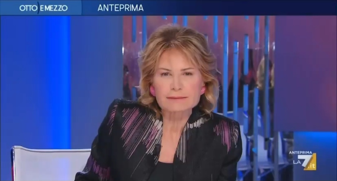Otto e mezzo, Lilli Gruber sullo sforo di Mentana: “L’incontinenza è una brutta cosa”. La replica di Mentana