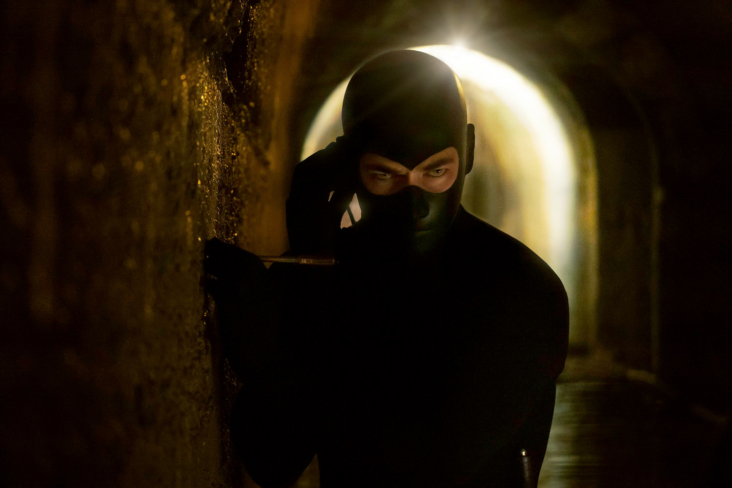 Su Rai 2 Diabolik - Ginko all'attacco!, secondo capitolo dei film sul Re del Terrore dei Manetti Bros. con Giacomo Gianniotti, Miriam Leone, Valerio Mastandrea e Monica Bellucci.