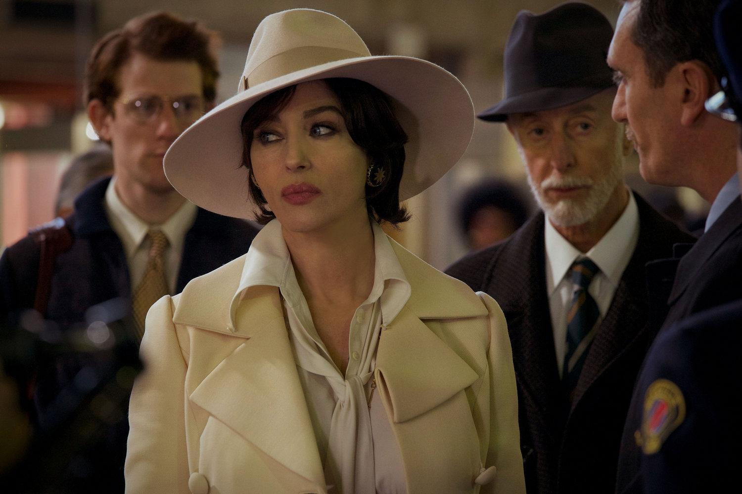 Su Rai 2 Diabolik - Ginko all'attacco!, secondo capitolo dei film sul Re del Terrore dei Manetti Bros. con Giacomo Gianniotti, Miriam Leone, Valerio Mastandrea e Monica Bellucci.