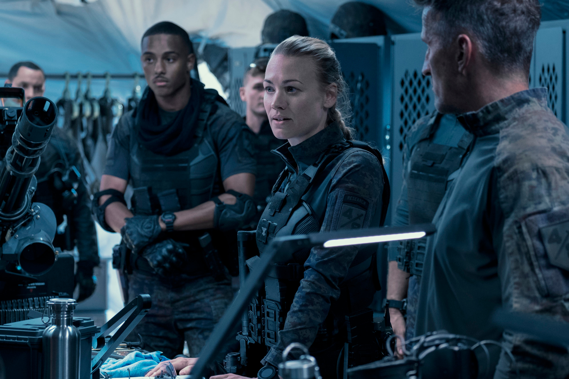 Italia 1 stasera propone "La guerra di domani", film d'azione e fantascienza del 2021 di Chris McKay con Chris Pratt, Yvonne Strahovski, J. K. Simmons, Betty Gilpin e Sam Richardson.