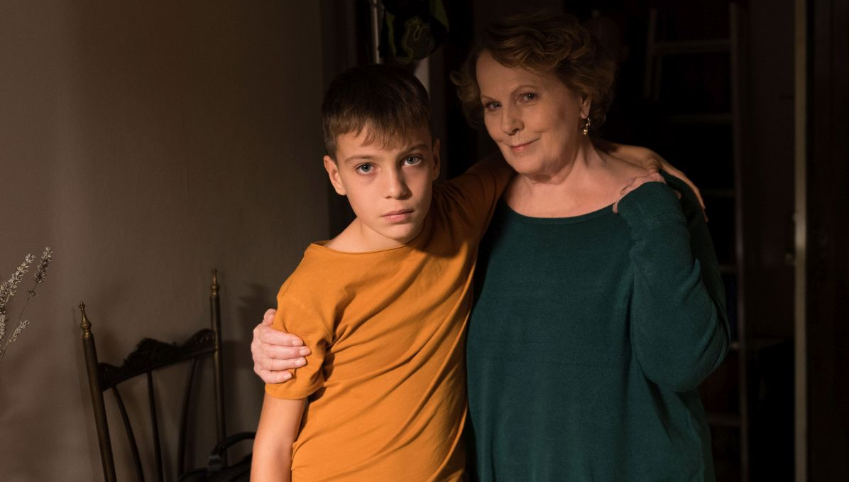 Rai 2 stasera propone "Mancino Naturale", film drammatico del 2023 diretto da Daniele Esposito e interpretato da Claudia Gerini, Francesco Colella, Massimo Ranieri, Katia Ricciarelli e Alessio Perinelli.