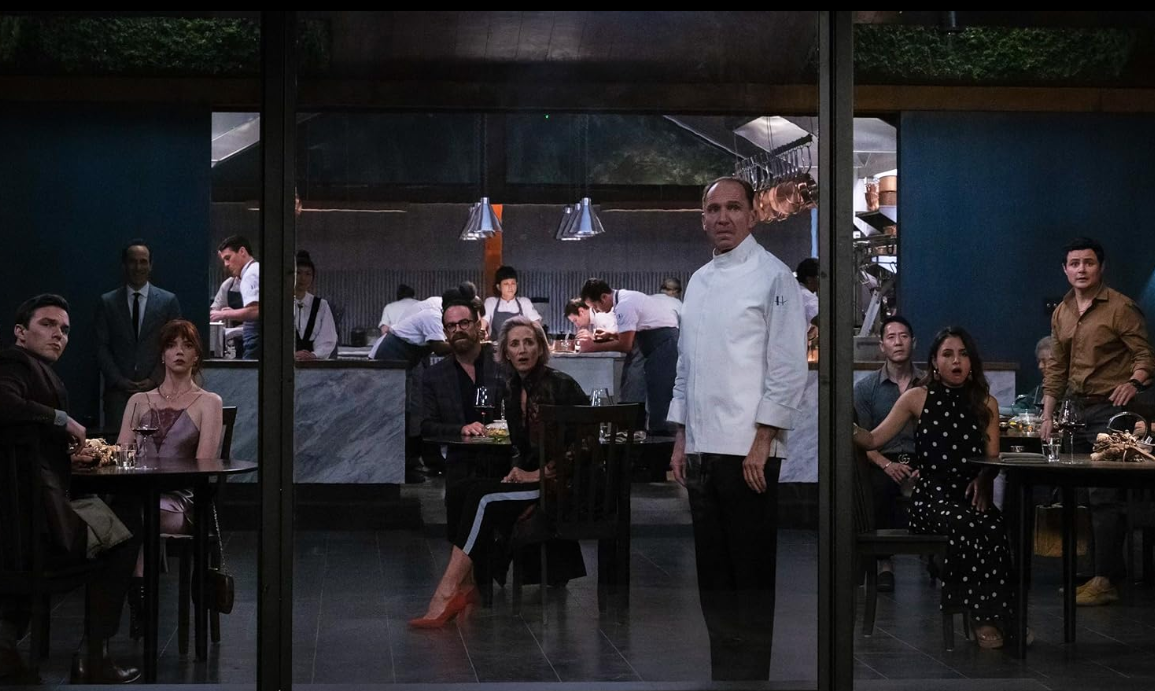 Rai 4 stasera propone The Menu, thriller-horror del 2022 diretto da Mark Mylod e interpretato da Ralph Fiennes, Anya Taylor-Joy, Nicholas Hoult Nicholas Hoult, Hong Chau e John Leguizamo.