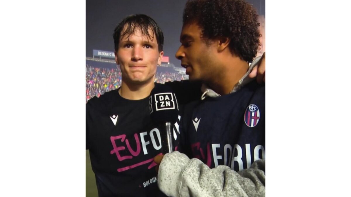 Dazn, la festa del Bologna in diretta. E i calciatori si improvvisano giornalisti