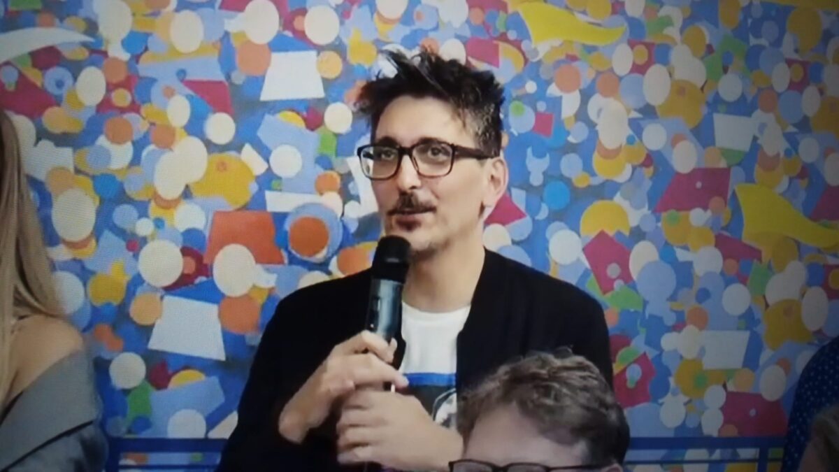 Fabrizio Biggio e l’esperienza come dialoghista nella soap Vivere: “Scrivevo tre puntate al mese, prendevo 1,8 milioni di lire per ognuna”