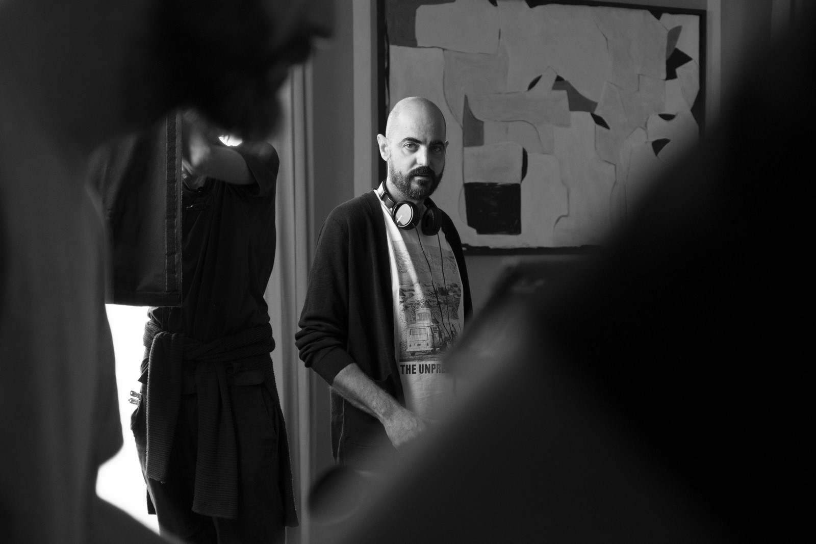Dopo il premio alla Festa del Cinema di Roma come Miglior Opera Prima Italiana, nei cinema con Lucky Red Dall'alto di una fredda torre, l'esordio alla regia di Francesco Frangipane con Edoardo Pesce e Vanessa Scalera