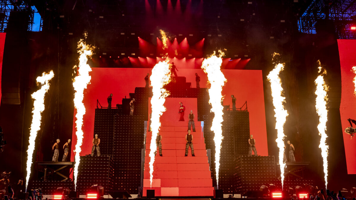 Il Trap King a San Siro: La Scaletta del Concerto Sold Out di Sfera Ebbasta