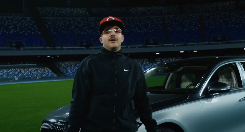 Dio lo sa, Geolier: testo, traduzione, significato e video della canzone