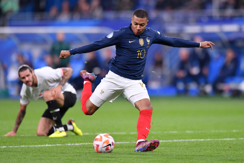 Ascolti tv lunedì 17 giugno 2024: Austria-Francia 5,6 mln (30%), Bardot a 1,8 mln (11%)