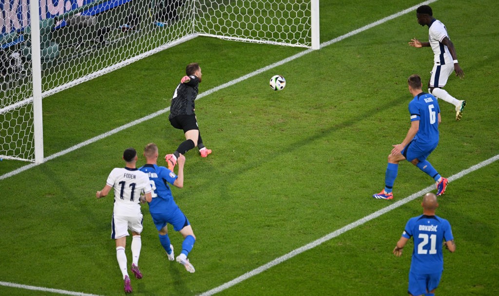 Ascolti tv martedì 25 giugno 2024: Inghilterra-Slovenia 4.5mln (24.5%), Bardot 1.5mln (9%)