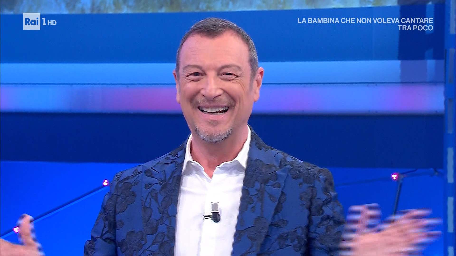 Amadeus saluta (e ringrazia) la Rai con sobrietà nell’ultima puntata di Affari Tuoi. Al pubblico: “Vi voglio bene!”