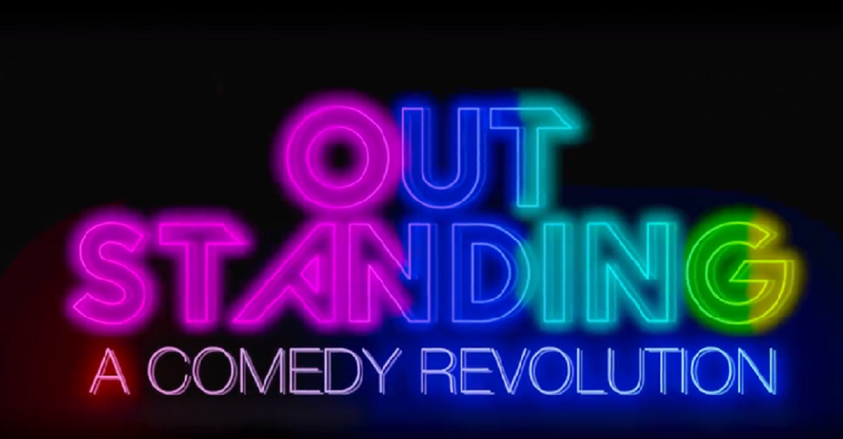 Outstanding, su Netflix l’appassionante storia della comicità LGBTQIA+ negli Stati Uniti