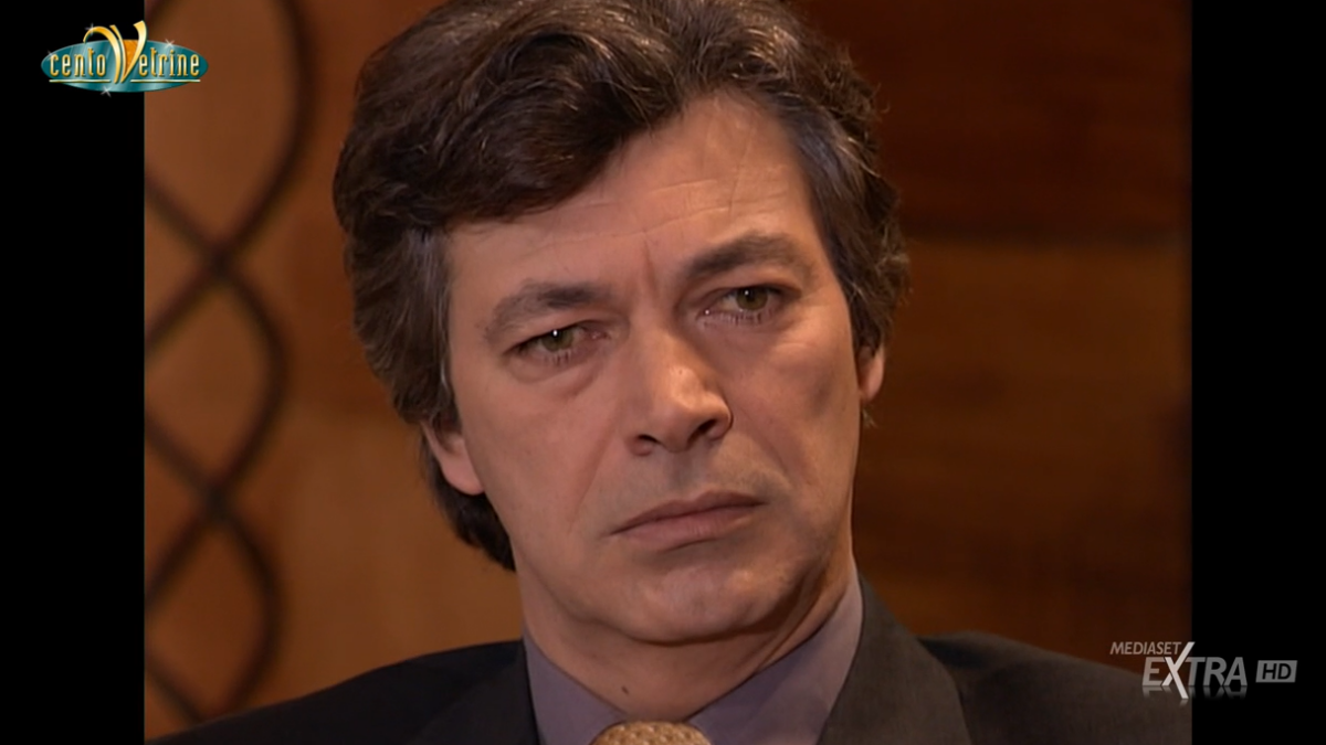 Mediaset Extra e quelle repliche senza criterio. Quando l’amarcord fa rima con caos