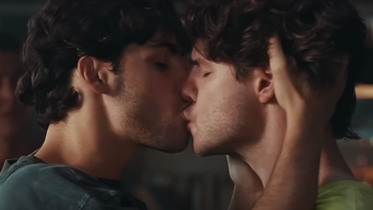 Lo spot con il bacio gay e la beffa di Pillon (ridateci Peppa Pig!) – VIDEO