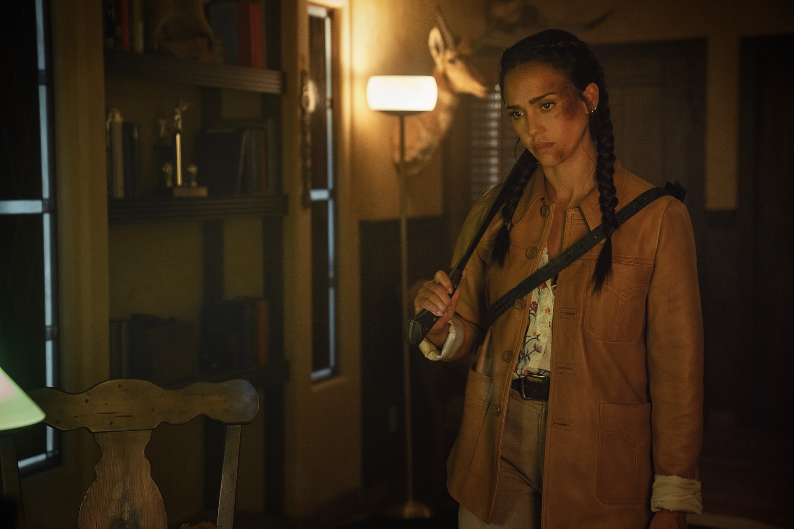 Trigger Warning, recensione: una “letale” Jessica Alba per un thriller d’azione che fatica a carburare (Disponibile su Netflix)