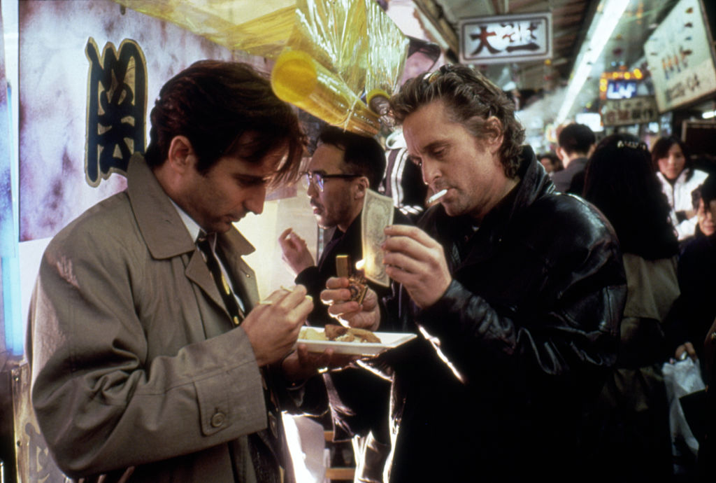 Leggi la recensione di Cineblog, scopri curiosità e ascolta la colonna sonora di Black Rain - Pioggia sporca, il cult "giapponese" del regista Ridley Scott con Michael Douglas e Andy Garcia compie 35 anni.
