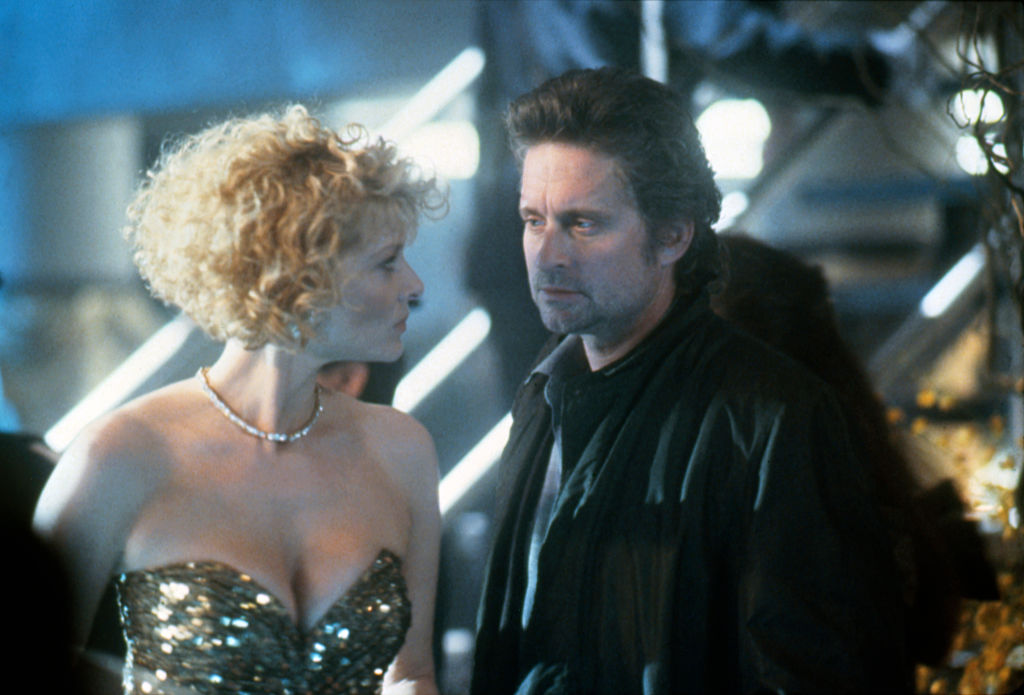 Leggi la recensione di Cineblog, scopri curiosità e ascolta la colonna sonora di Black Rain - Pioggia sporca, il cult "giapponese" del regista Ridley Scott con Michael Douglas e Andy Garcia compie 35 anni.