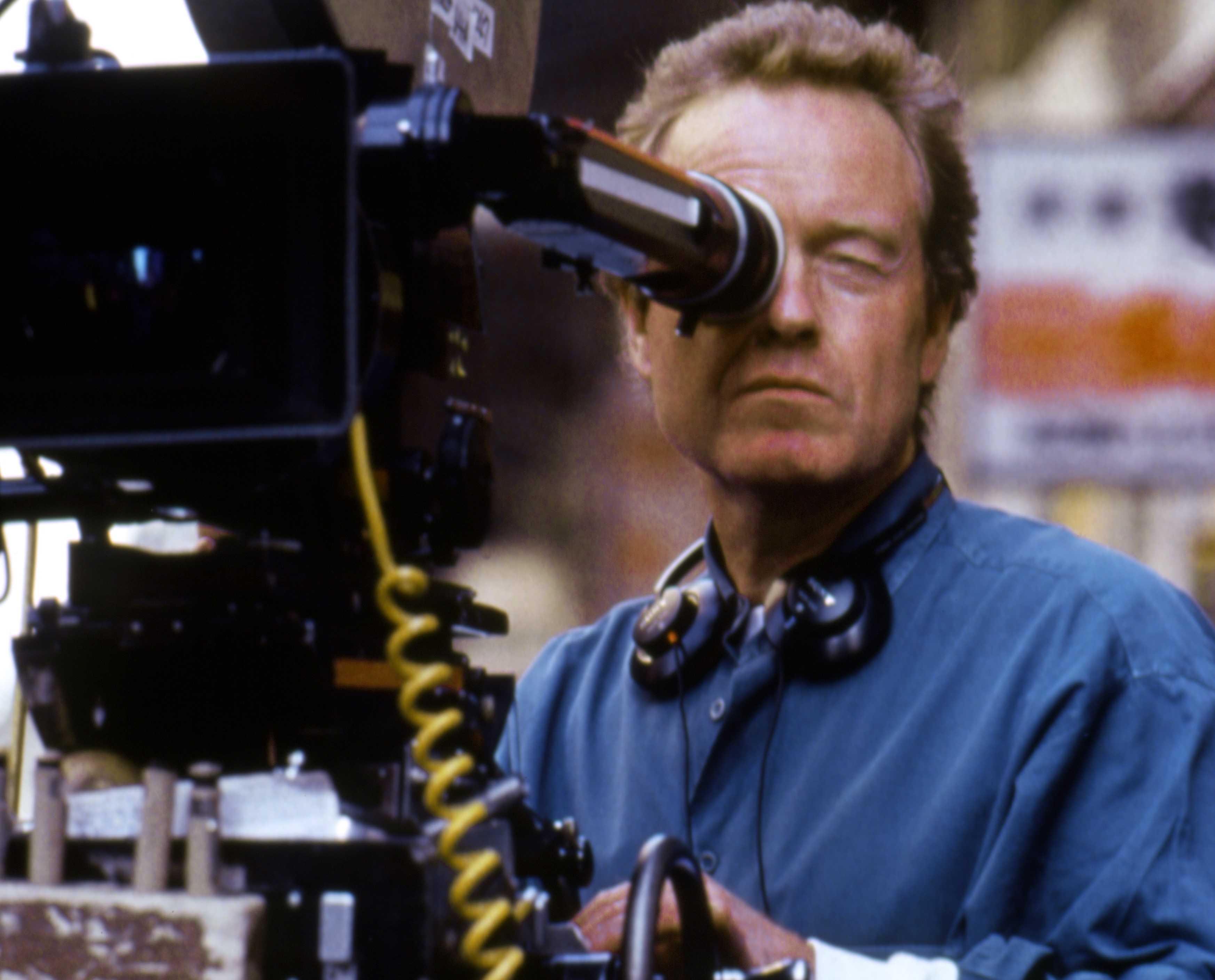 Leggi la recensione di Cineblog, scopri curiosità e ascolta la colonna sonora di Black Rain - Pioggia sporca, il cult "giapponese" del regista Ridley Scott con Michael Douglas e Andy Garcia compie 35 anni.