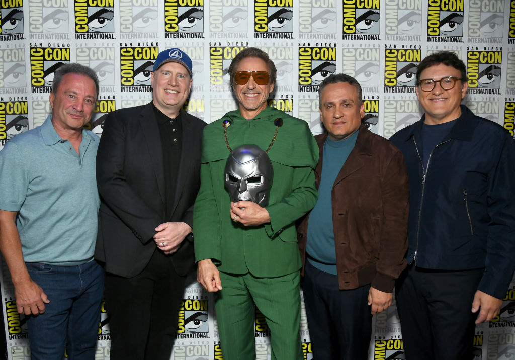 Robert Downey Jr. al Comic-Con 2024 per annunciare il ruolo di Doctor Doom nei film "Avengers: Doomsday" e "Avengers: Secret Wars" dei fratelli Russo.