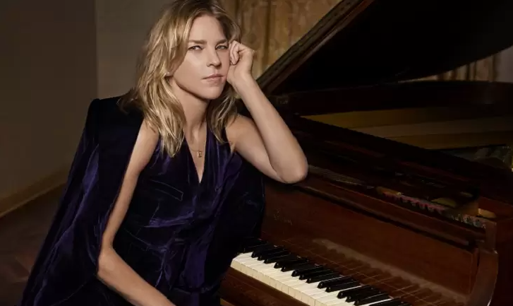 La scaletta di Diana Krall al Lucca Summer Festival 2024: si inizia con “Almost Like Being in Love”