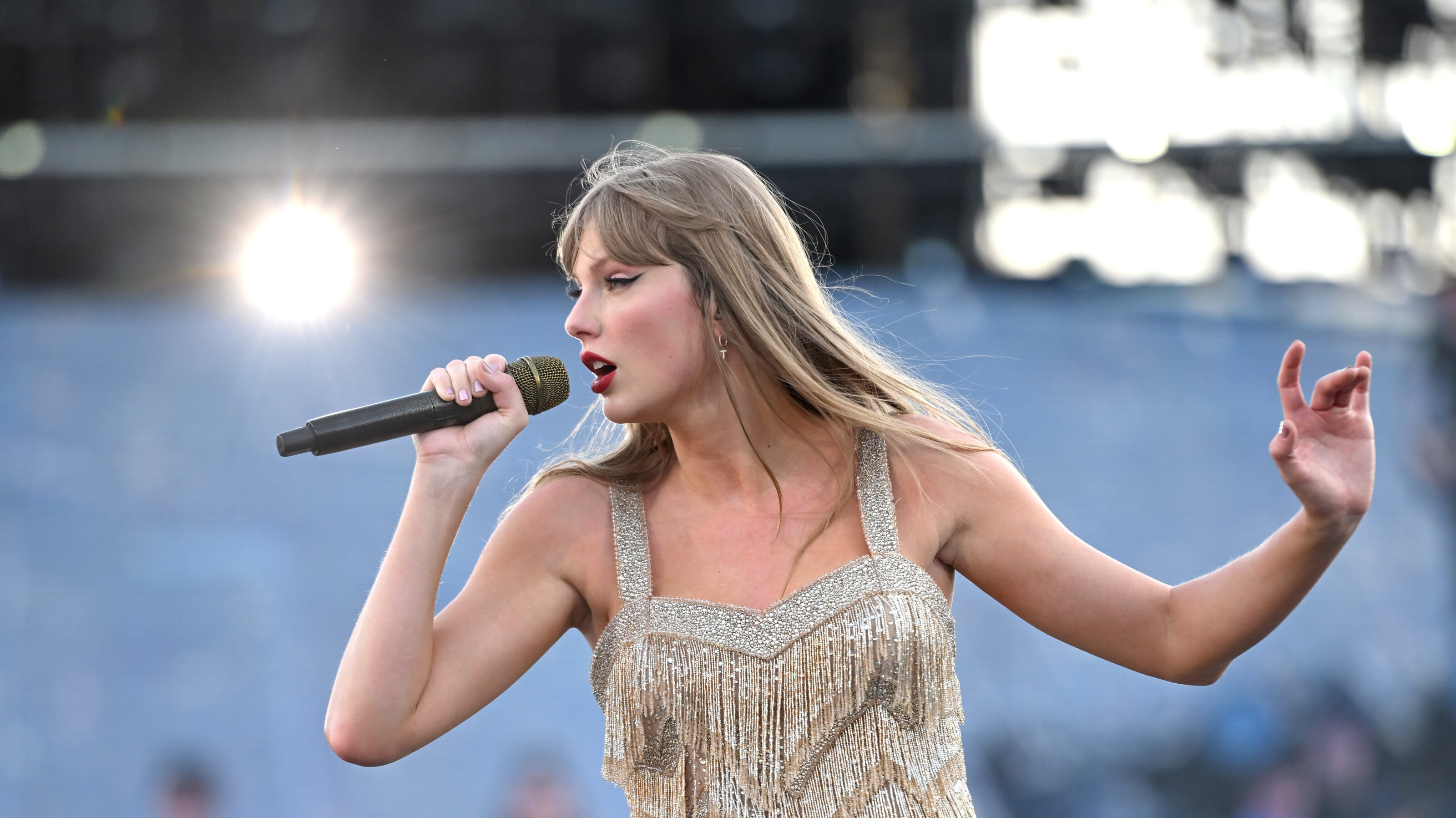 Taylor Swift sold out a San Siro per la seconda data del suo Eras Tour: la scaletta delle canzoni, orario