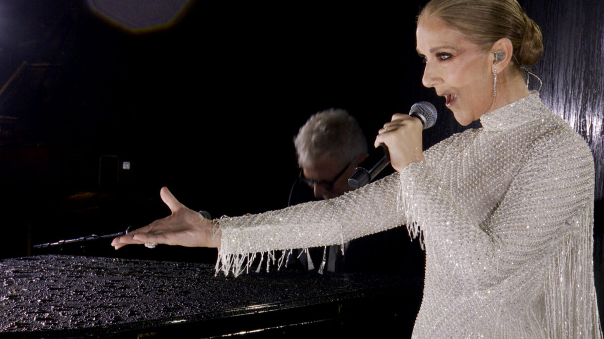 Olimpiadi 2024, Celine Dion canta L’hymne à l’amour (video)