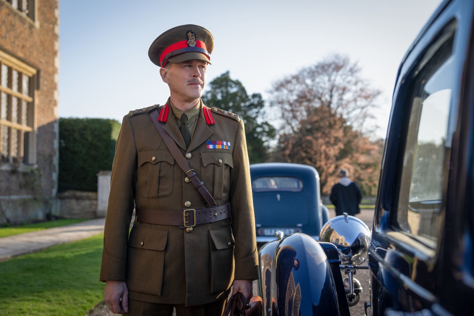 La recensione di Cineblog di "Il ministero della guerra sporca", la commedia d'azione e guerra di Guy Ritchie con Henry Cavill disponibile su Prime Video.