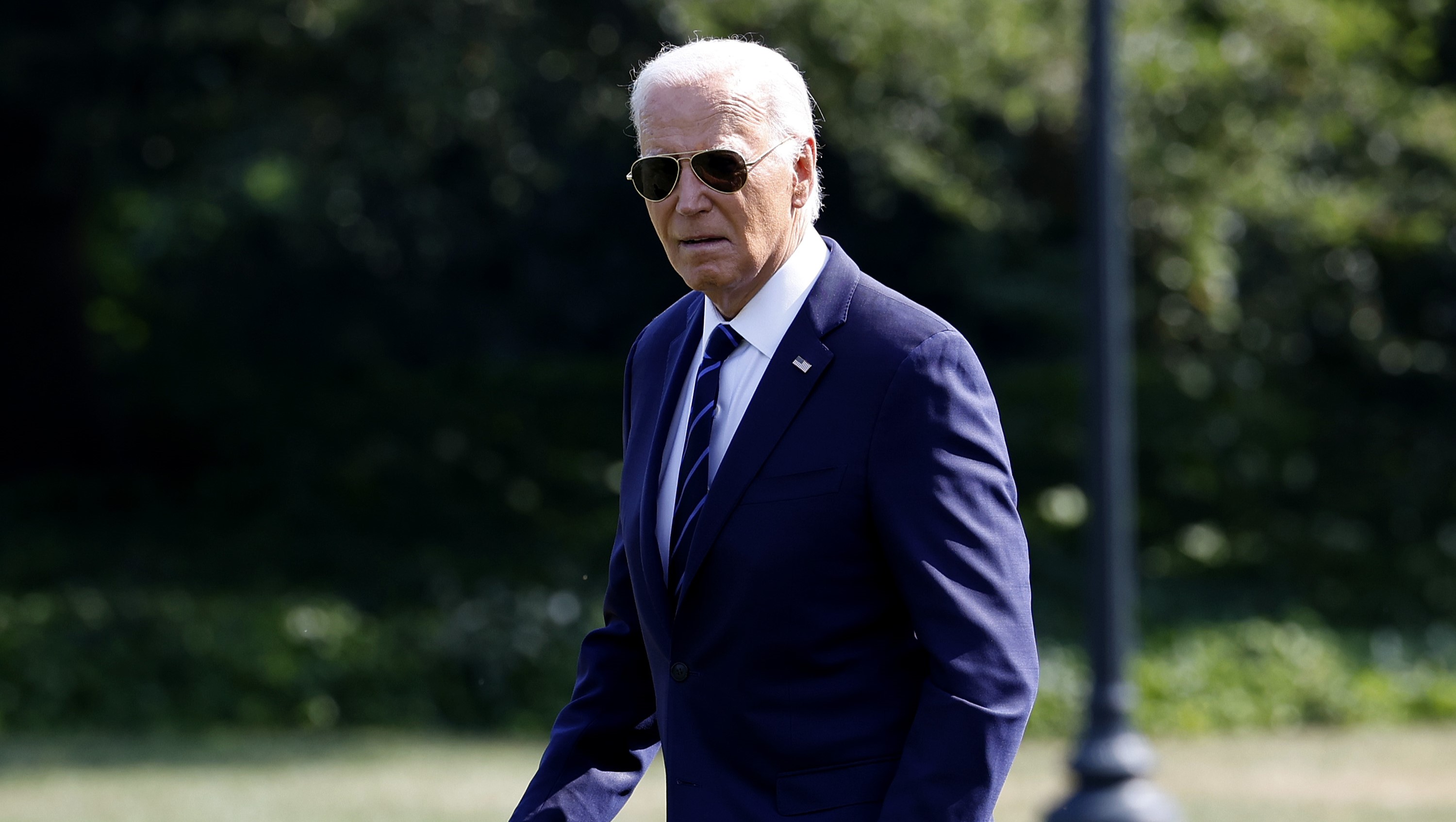 Joe Biden si ritira dalla corsa per le presidenziali: gli speciali tv