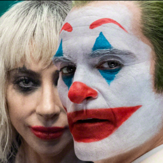 Nuovo trailer in Italiano e immagini di Joker: Folie à Deux (Joker 2), il sequel di Todd Phillips con Joaquin Phoenix e Lady Gaga - Al cinema con Warner Bros. Pictures Italia.