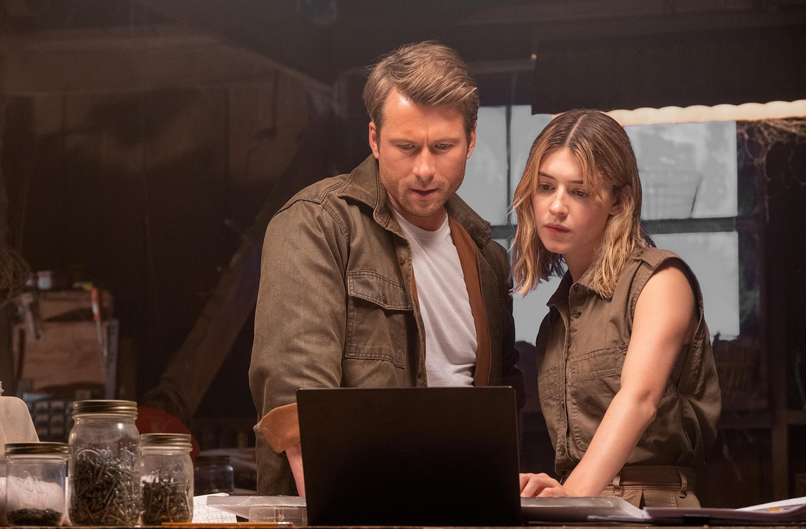 La recensione di Cineblog di "Twisters", il sequel 2.0 di Lee Isaac Chung con Daisy Edgar-Jones e Glen Powell, del classico disaster-movie anni '90 Twister.