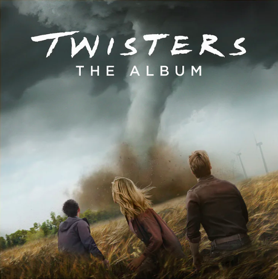 La recensione di Cineblog di "Twisters", il sequel 2.0 di Lee Isaac Chung con Daisy Edgar-Jones e Glen Powell, del classico disaster-movie anni '90 Twister.