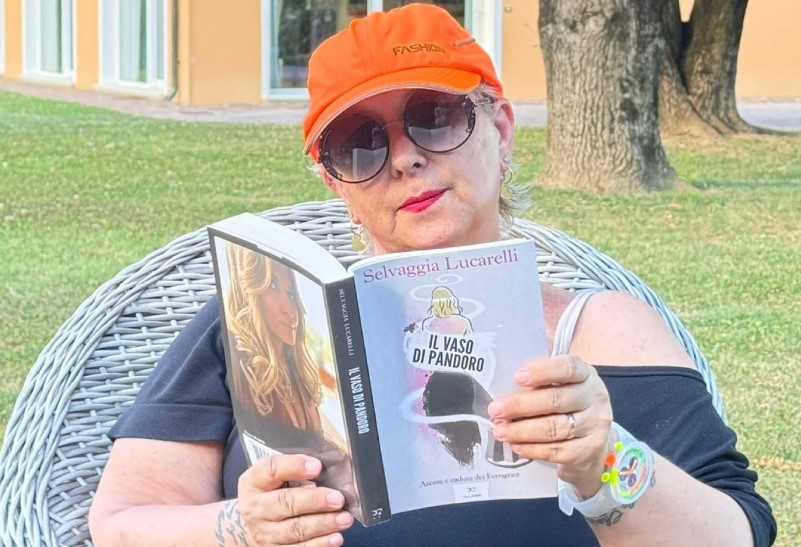 Ballando con le stelle, è scontro tra Carolyn Smith e Selvaggia Lucarelli? La foto smentita
