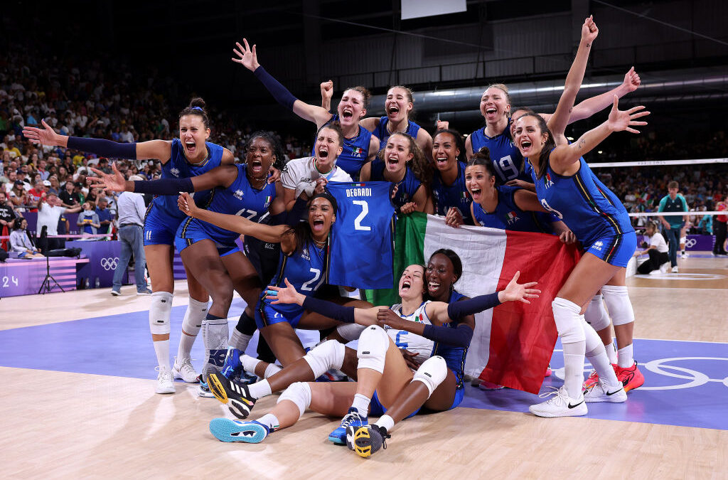 Ascolti tv domenica 11 agosto 2024: Cerimonia di Chiusura Olimpiadi a 2,8 mln (23,4%), la finale volley Italia-USA a 5.6 mln (40,3%)