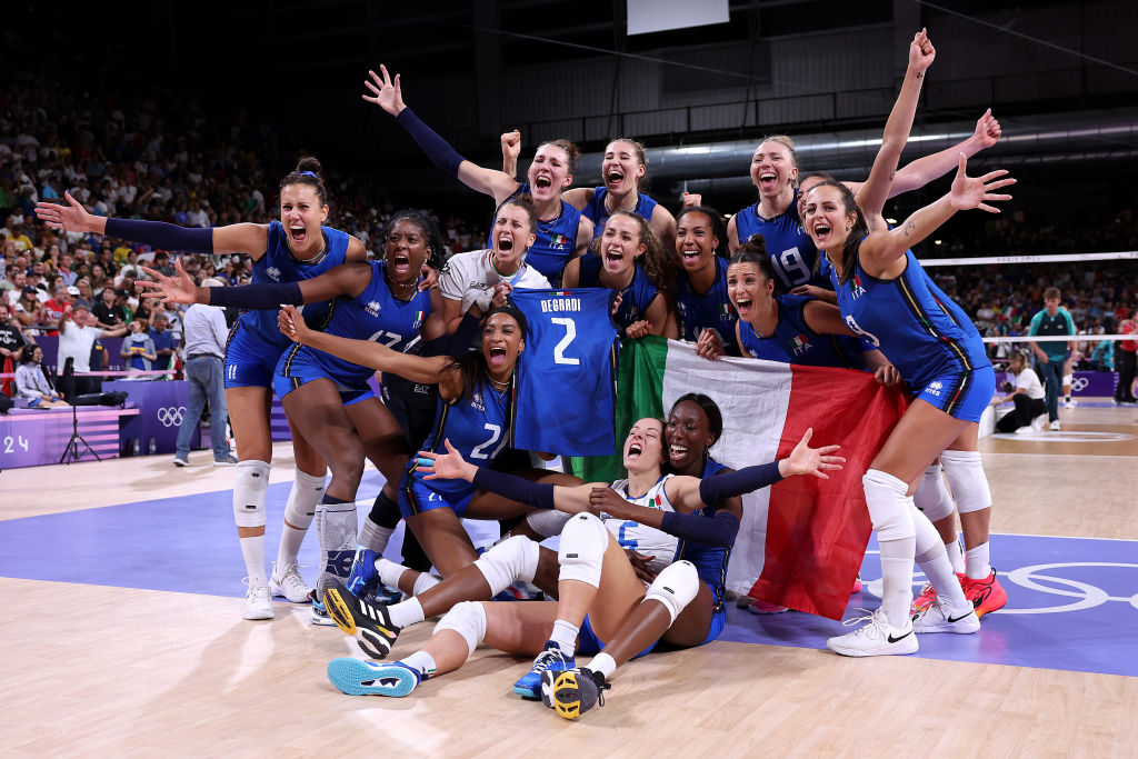 Ascolti tv domenica 11 agosto 2024: Cerimonia di Chiusura Olimpiadi a 2,8 mln (23,4%), la finale volley Italia-USA a 5.6 mln (40,3%)