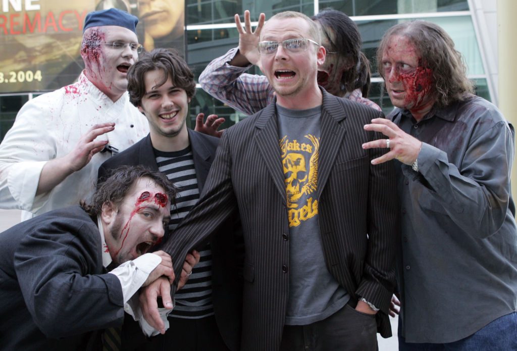 Recensione e tutto quello che c'è da sapere su "Shaun of the Dead" aka "L'alba dei morti dementi", la parodia zombie di Edgar Wright con Simon Pegg e Nick Frost che compie 20 anni.