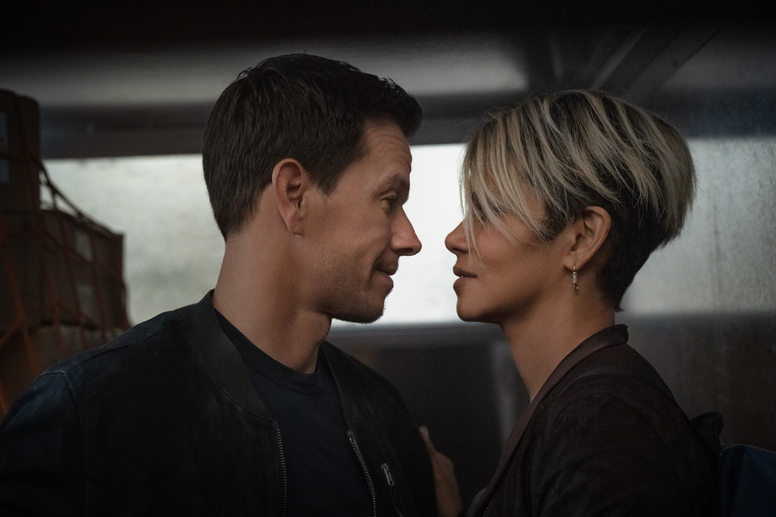 Recensione e tutto quello che c'è da sapere sulla commedia d'azione "The Union" di Netflix, con Mark Wahlberg, Halle Berry e J.K. Simmons.