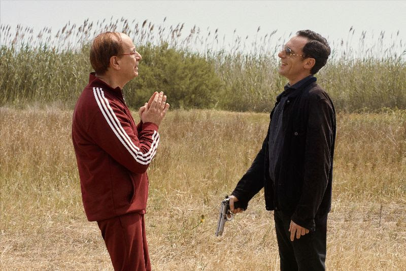 Disponibili i trailer di alcuni dei film in Concorso e Fuori concorso a Venezia 81 - Tra i titoli il nuovo film di Gianni Amelio, la dark-comedy ospedaliera con Carlo Buccirosso e il dramma sulla mafia con Toni Servillo e Elio Germano.