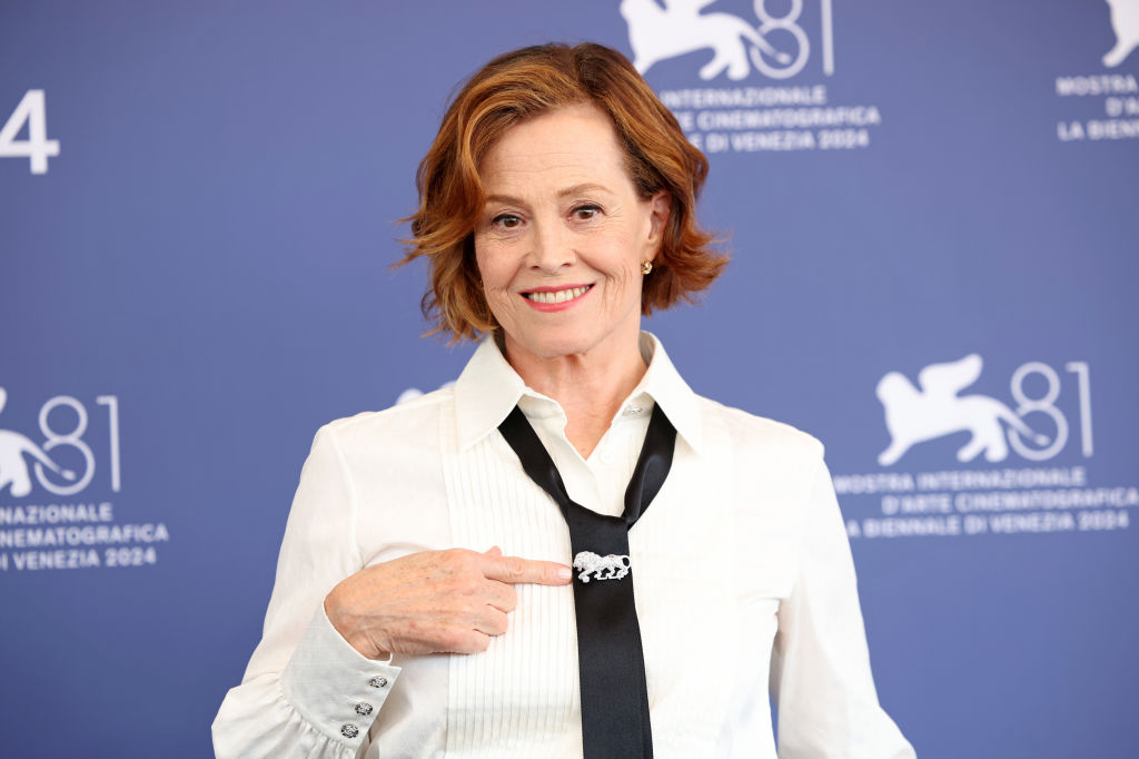 Sigourney Weaver Leone d'Oro alla Carriera a Venezia 81 parla dellae Ellen Ripley di Alien conferma il suo debutto nella saga di Star Wars con un ruolo nel film "The Mandalorian & Grogu"