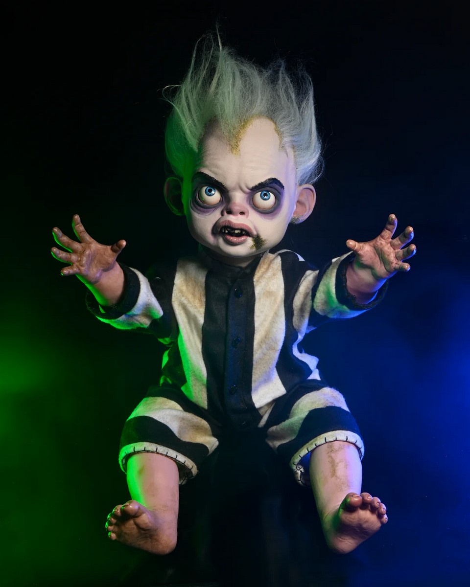 Beetlejuice 2 di Tim Burton ha debuttato nei cinema italiani e NECA lancia il pre-ordine della nuova e strepitosa bambola "life size"di Baby Beetlejuice.