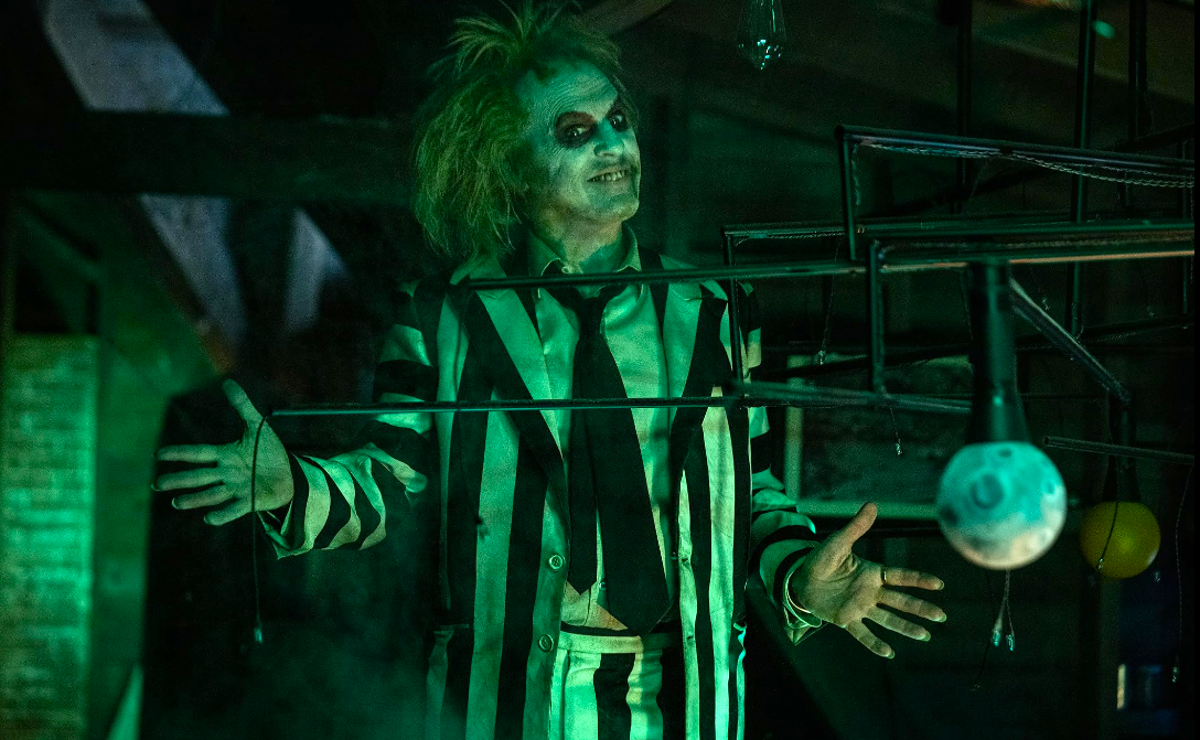 Recensione e colonna sonora di Beetlejuice 2 di Tim Burton con Michael Keaton, Winona Ryder, Jenna Ortega Catherine O'Hara, Monica Bellucci e Willem Dafoe - Al cinema con Warner Bros. Pictures Italia.