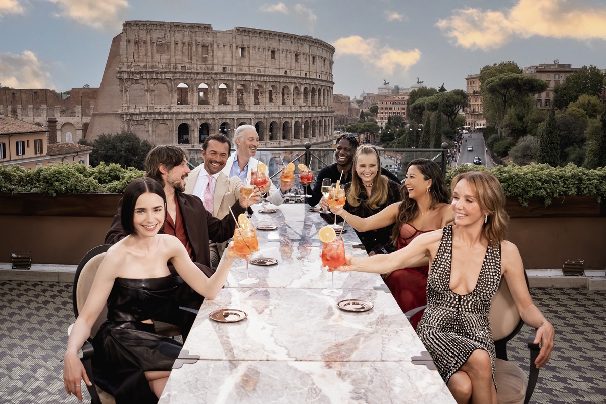 Emily in Paris arriva a Roma, la conferenza stampa con il cast in liveblogging