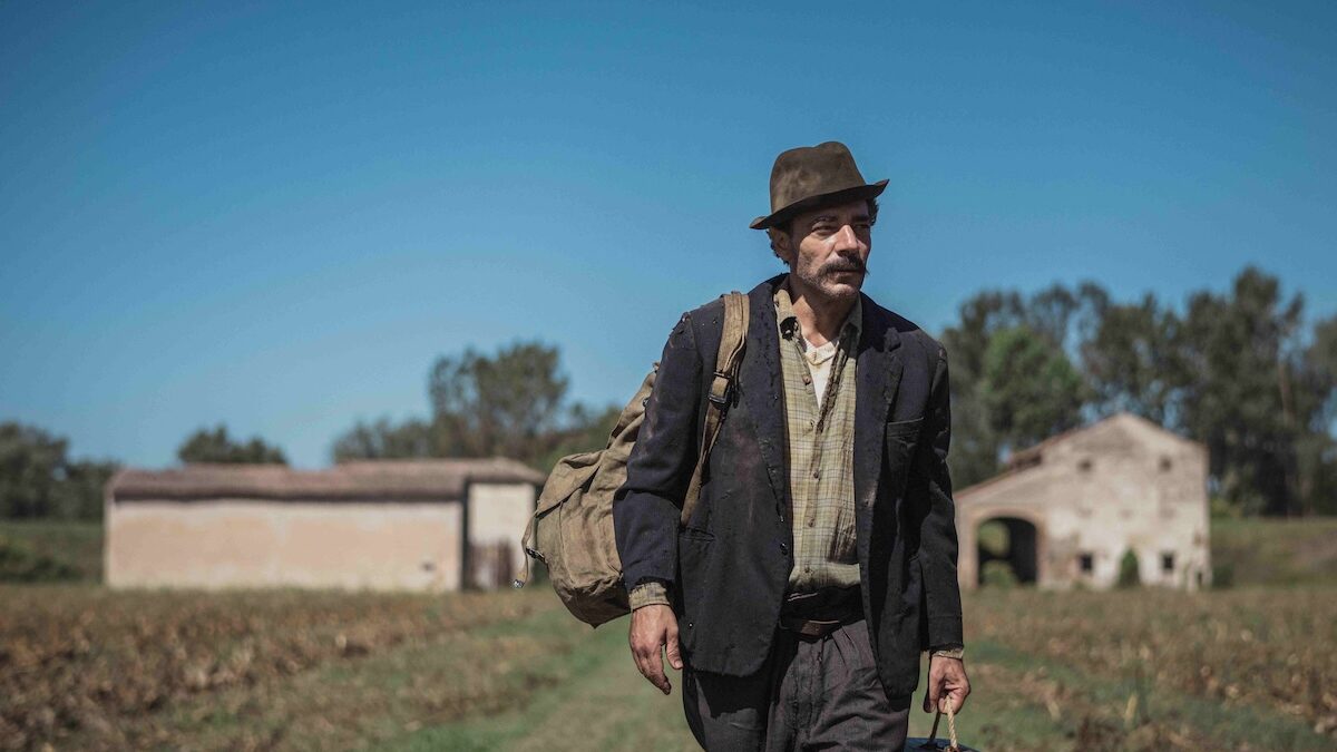 Giovannino Guareschi, via alle riprese del film-tv Rai con Giuseppe Zeno nei panni del papà di Don Camillo e Peppone