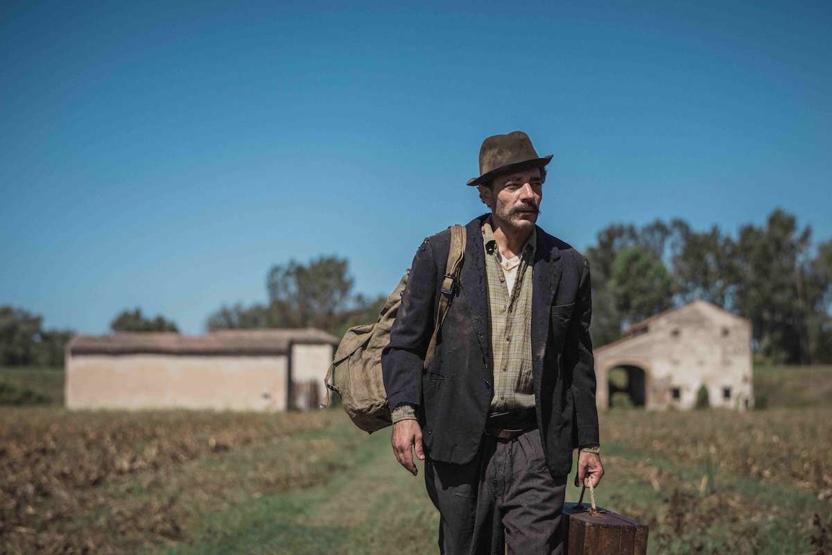 Giovannino Guareschi, via alle riprese del film-tv Rai con Giuseppe Zeno nei panni del papà di Don Camillo e Peppone