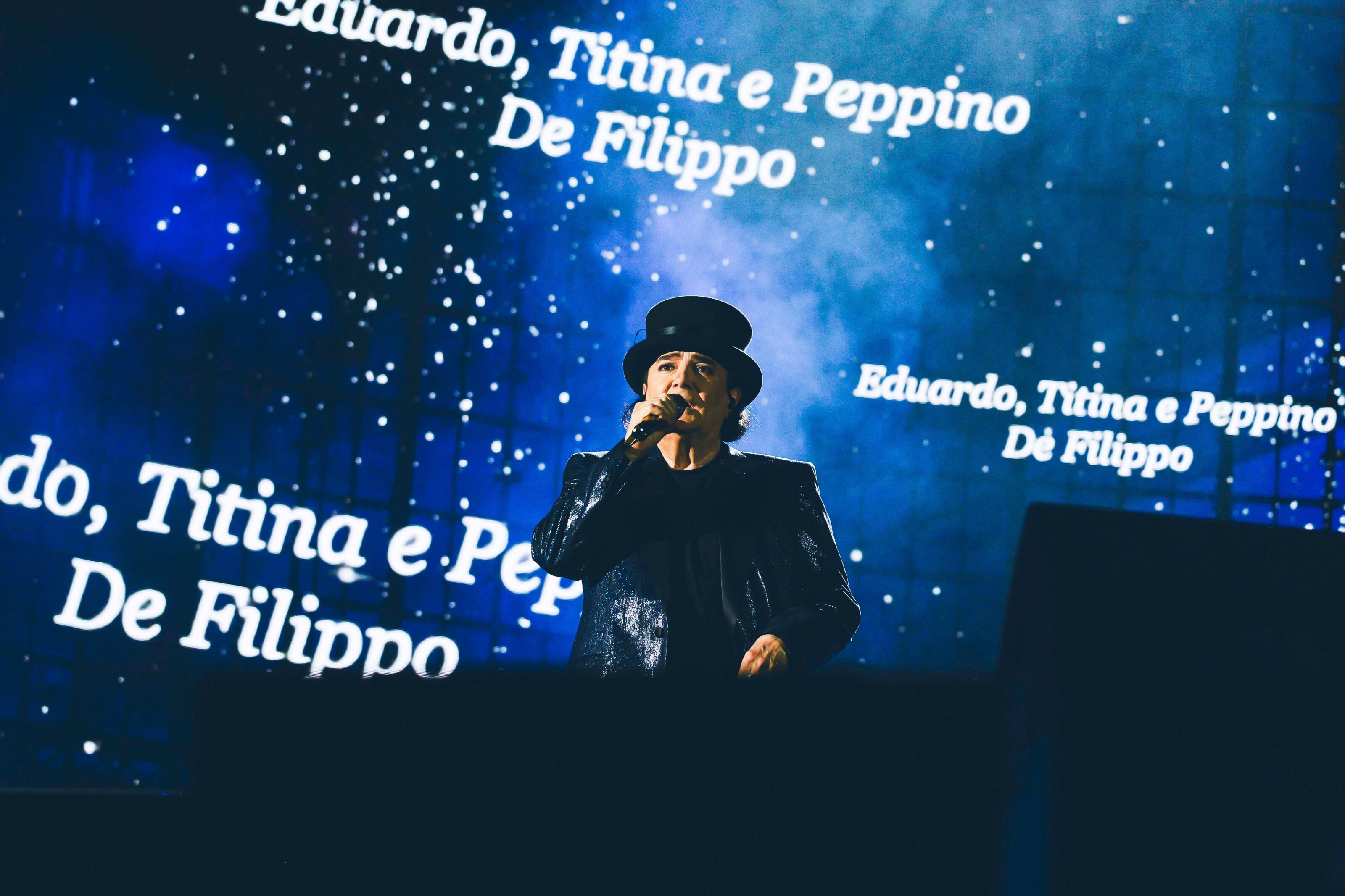Stasera in tv il concerto di Renato Zero a Napoli sul NOVE: tutte le anticipazioni