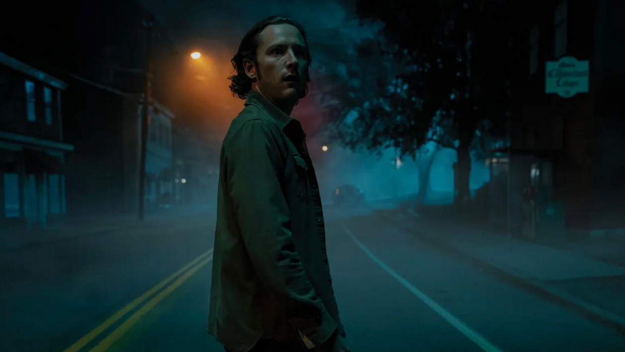 Trailer e tutto quello che c'è da sapere su "Salem's Lot", il remake horror di Gary Dauberman con Lewis Pullman e Makenzie Leigh, dal romanzo Le Notti di Salem di Stephen King.