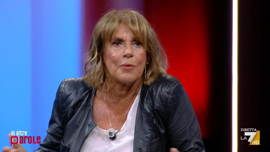 Lella Costa contro Vittorio Feltri: “Toglietegli il vino. Non fa ridere nessuno”